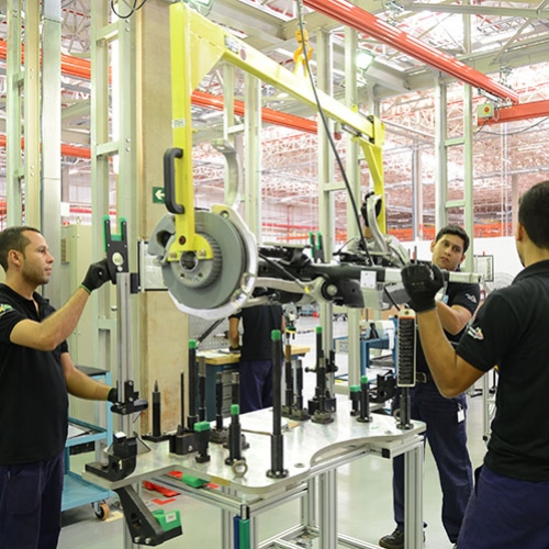 ZF e Mercedes-Benz traçam parceria de sucesso